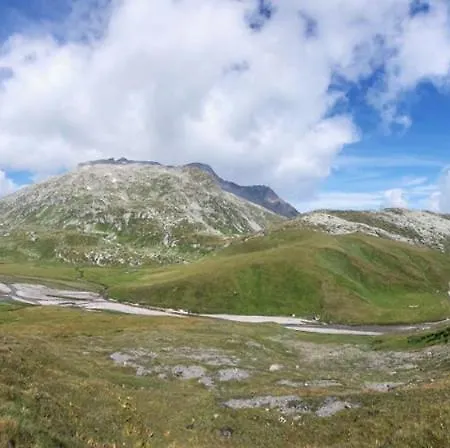 Casa Greina Alojamento de Acomodação e Pequeno-almoço Surrein