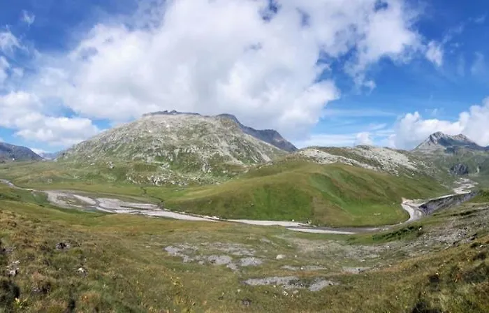 Casa Greina Alojamento de Acomodação e Pequeno-almoço Surrein